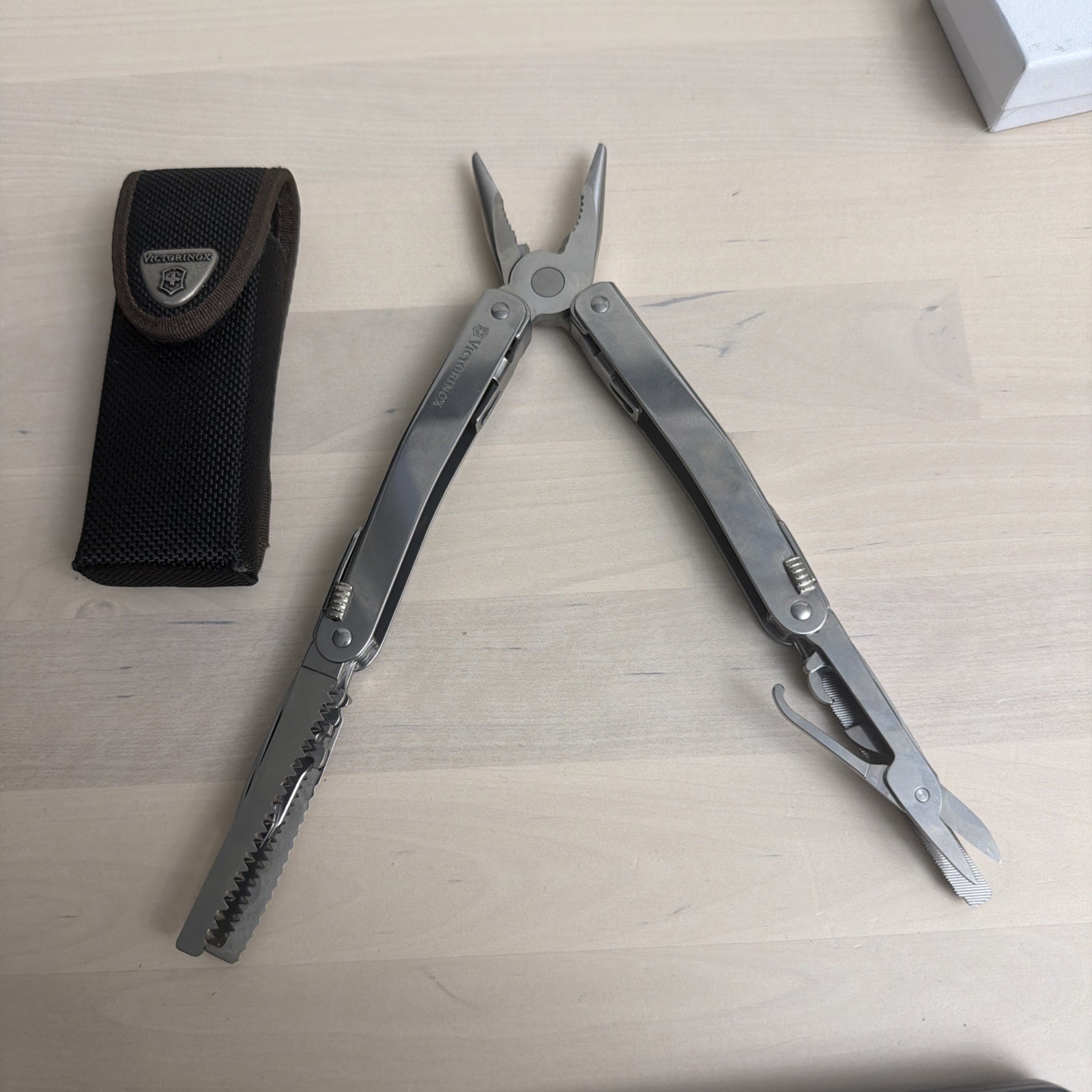 Multi Tool 24 Function Swiss Made with Locking Blade L Pouch Victorinox