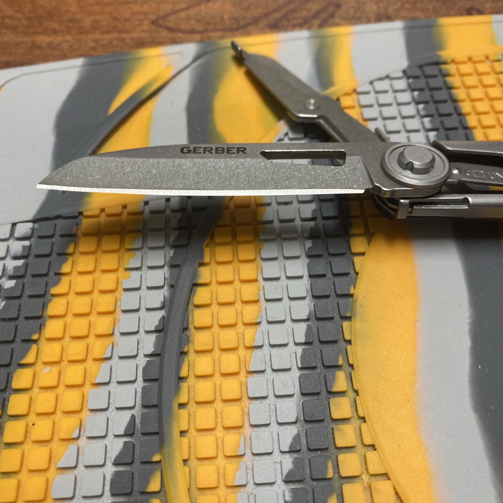 Gerber Armbar Slim Cut Multi-Tool, Knife, Scissors