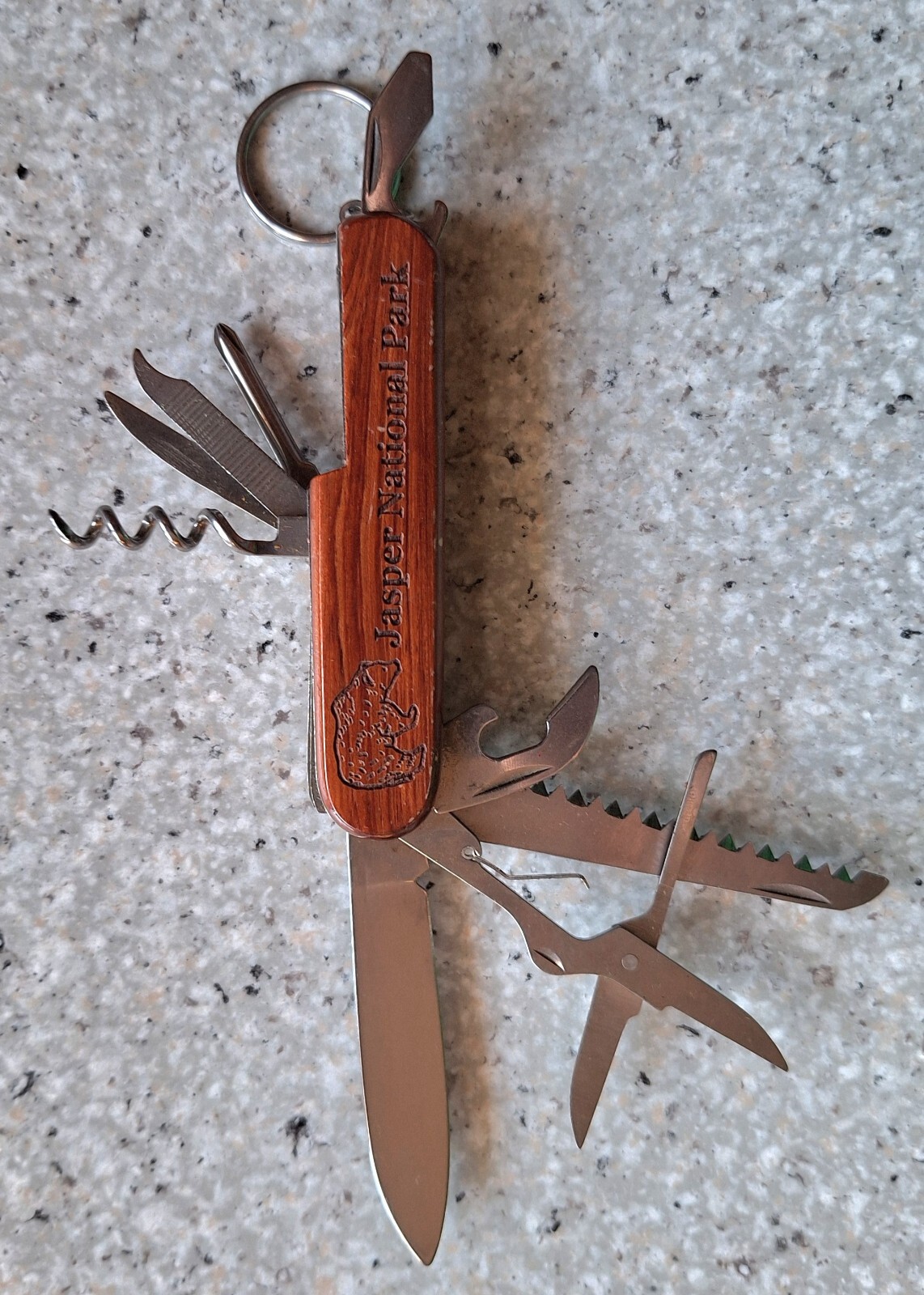 Multi Tool Pocketknife (9 Tool) – Jasper National Park w/Grizzly Bear Emblem