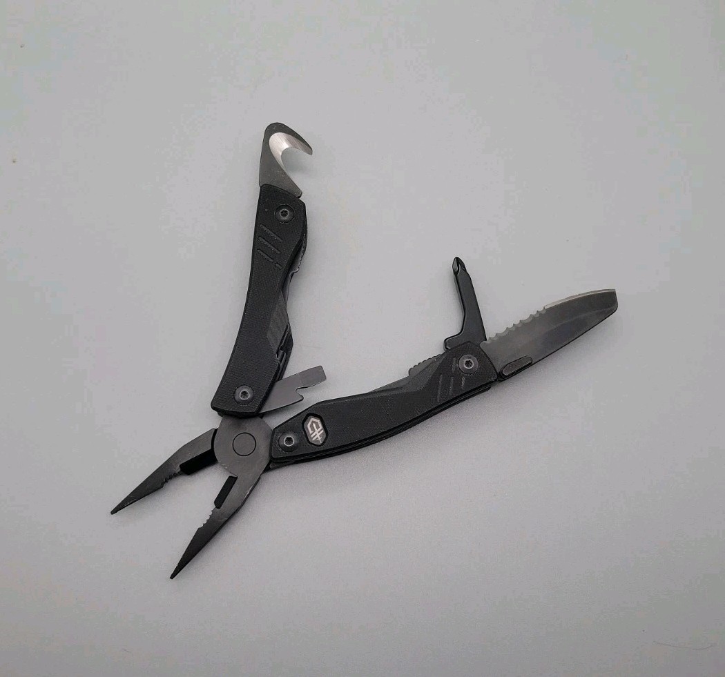 Gerber Bullrush Multi-Tool – Black G-10 handles – Strap Cutter – DISCONTINUED