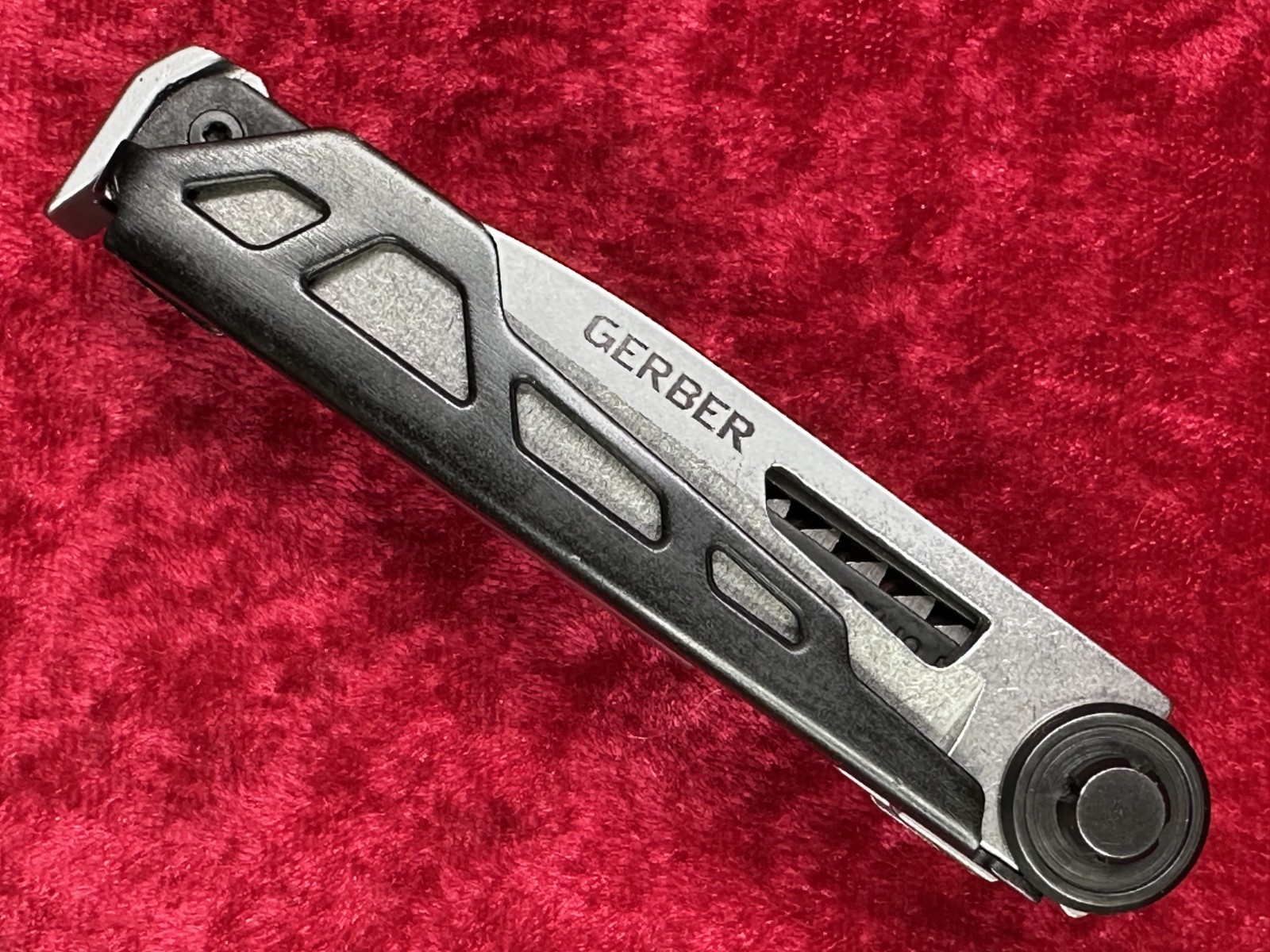 Gerber Armbar Trade Onyx Multi-Tool 6 Tool Knife Bit Holder w/Pocket Clip (582)