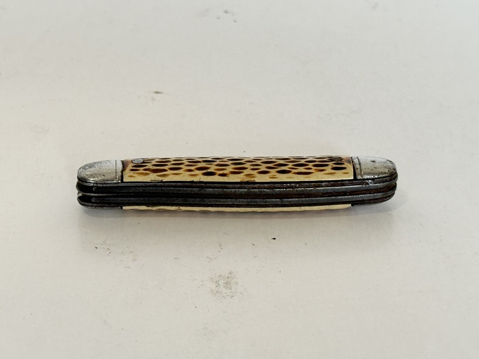 Vintage Imperial 2 Blade Pocket Knife Shield Logo Hunting Fishing Camping