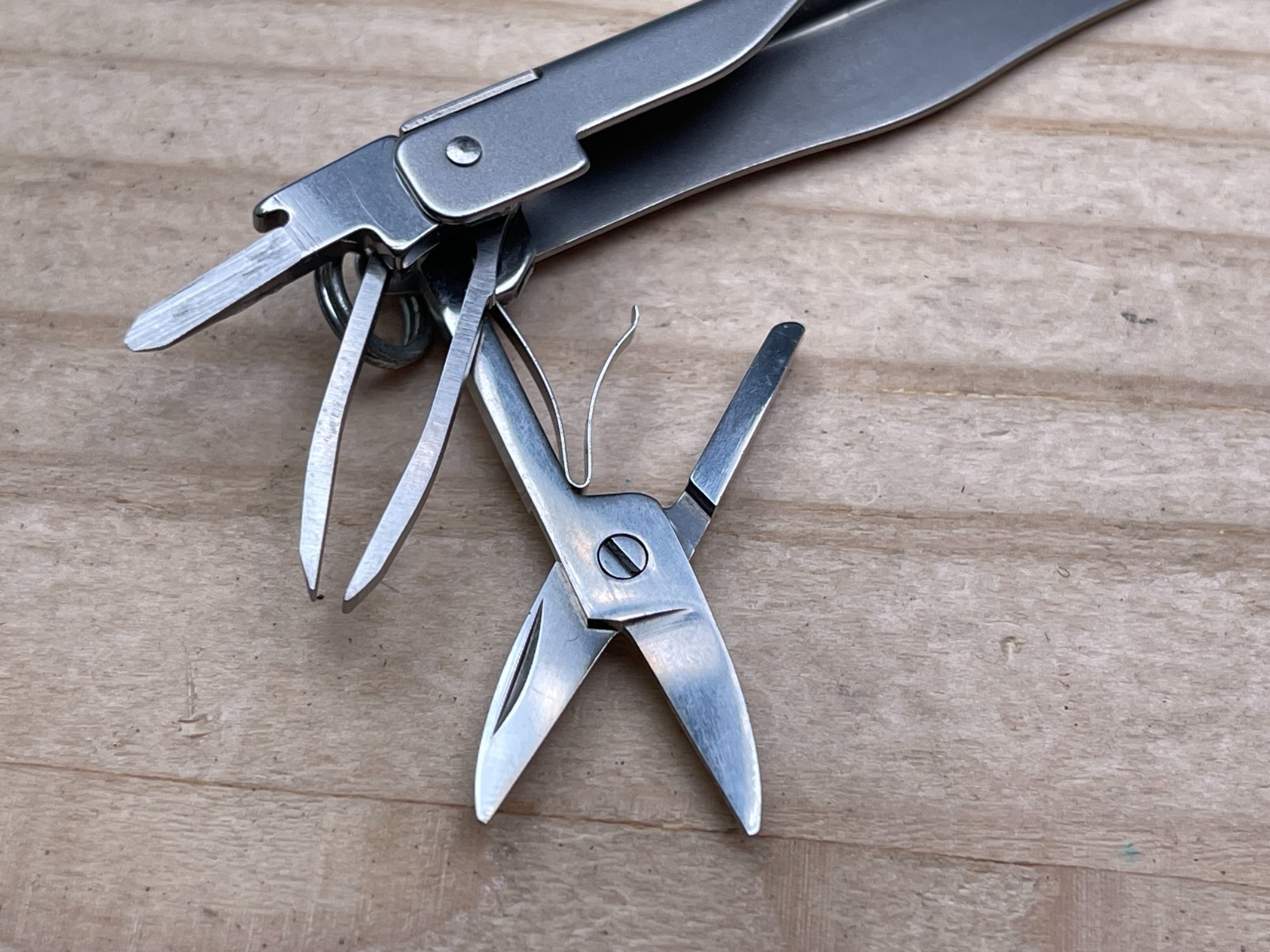 USA Buck Knives MiniBuck Tool Satin Model 350 with Green Rubber Pouch