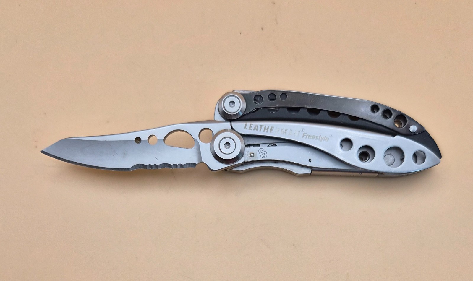 RARE Leatherman RETIRED FREESTYLE Multi-tool Good Condition (001)