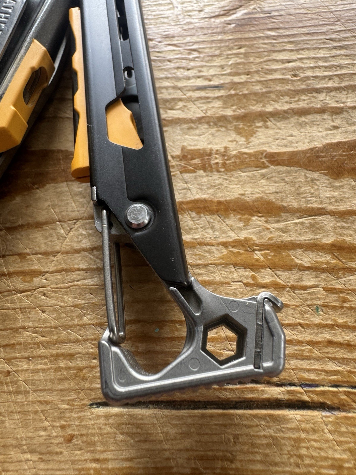 Leatherman Signal Multi-Tool Black / Yellow – Excellent!