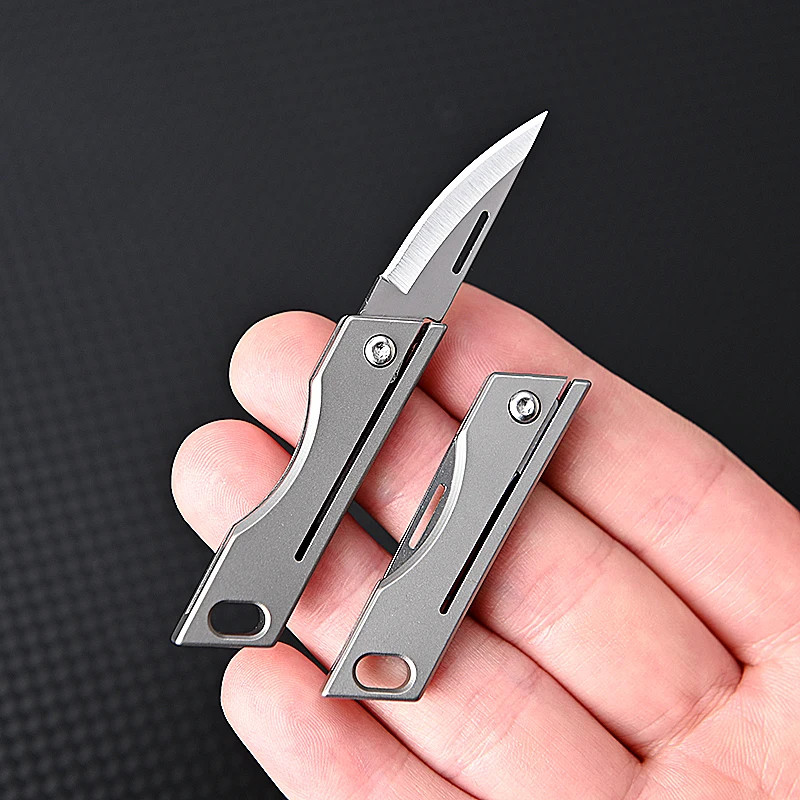 Mini Titanium Alloy Folding Knife for Outdoor Camping, Portable Keychain