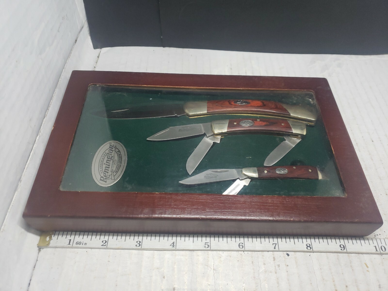 REMINGTON 3 PIECE FOLDING WOOD HANDLE POCKET KNIFE SET IN WOODEN CASE