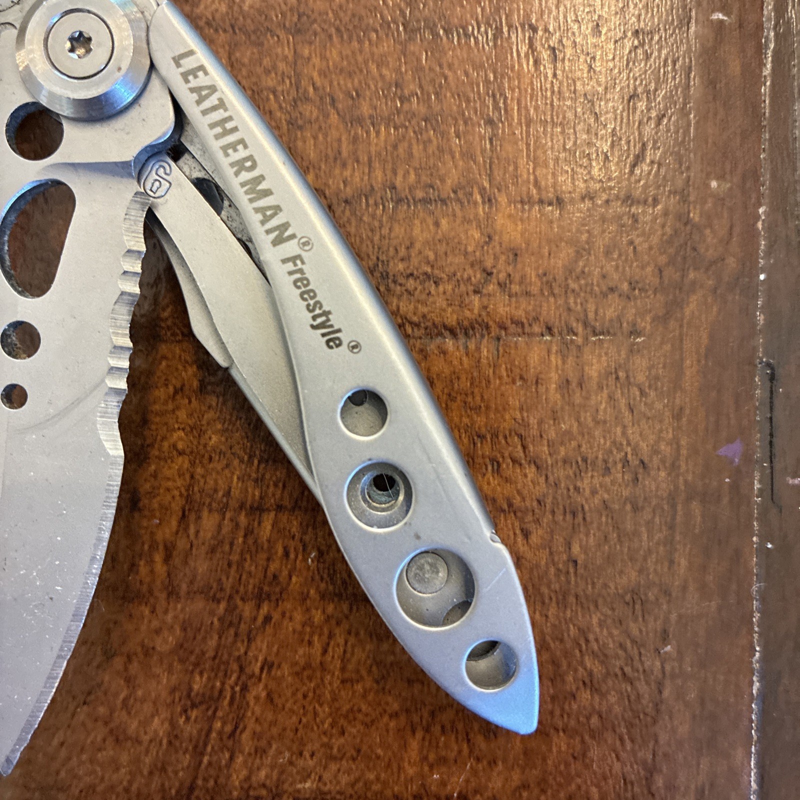 Leatherman Freestyle Multi-Tool – Discontinued – Excellent