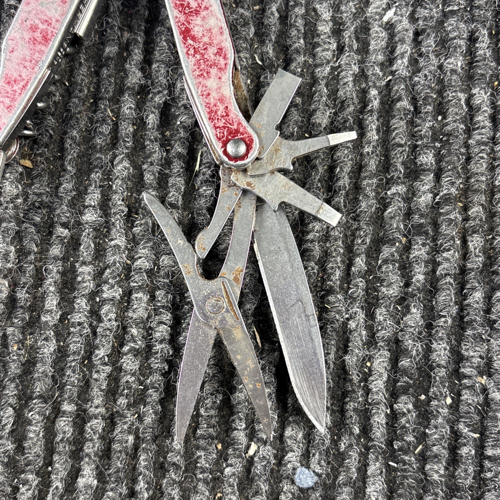 Retired LEATHERMAN Juice SC2 Inferno Red Multi-Tool Pliers (188)