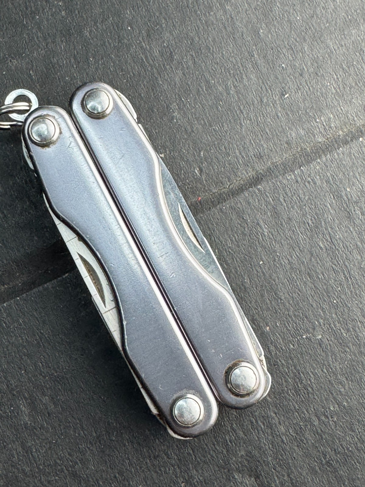 Leatherman Squirt S4 Stainless Steel Multitool Keychain – Gray