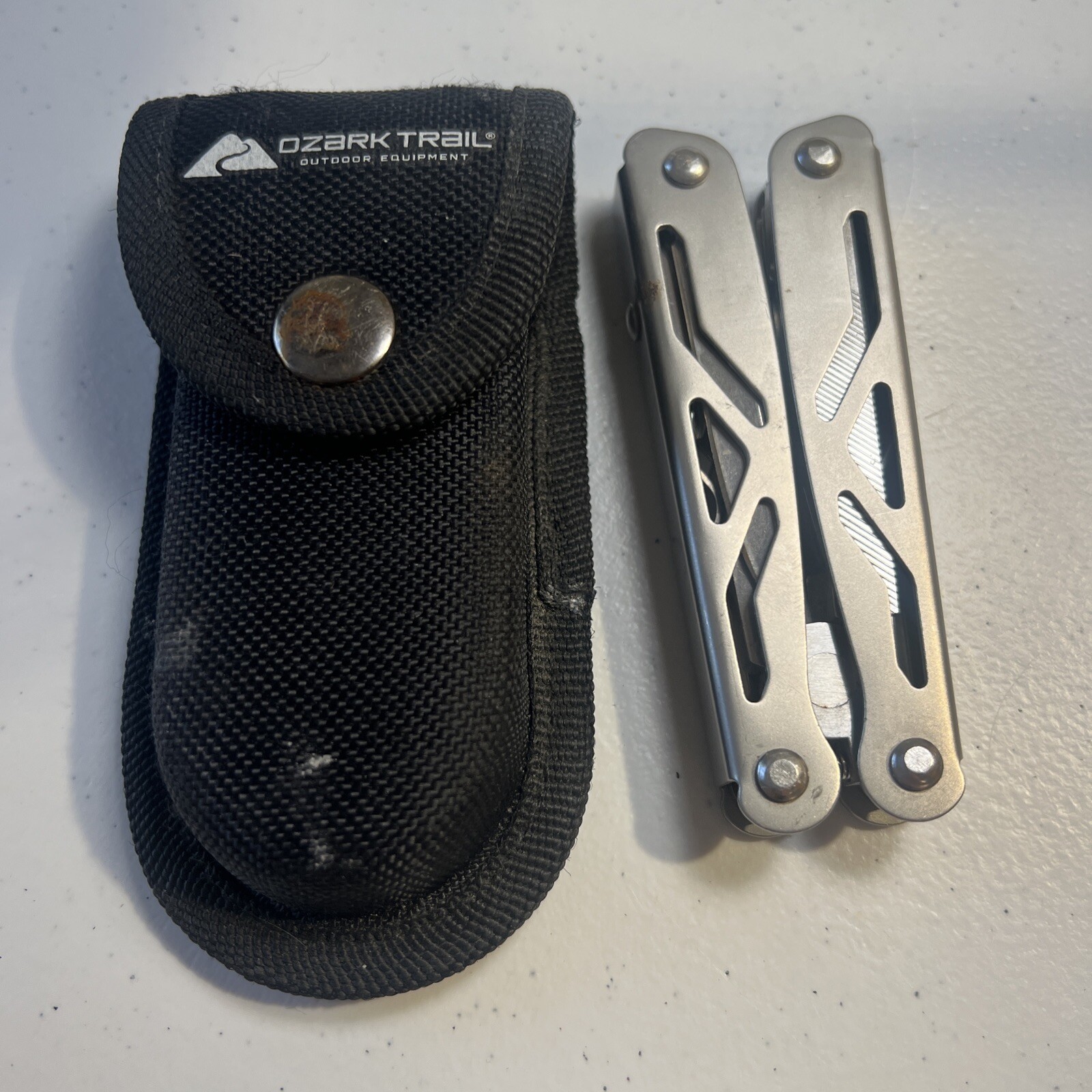 OZARK TRAIL OUTDOOR EQUIPMENT MULTI-TOOL WITH SHEATH NEVER USED