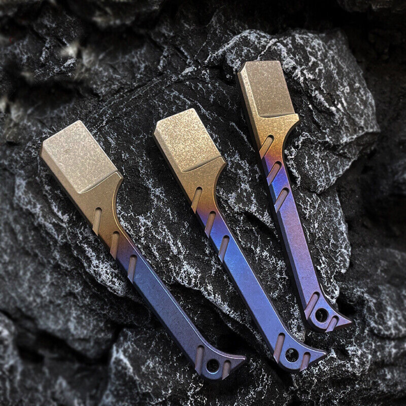 Solid Titanium Pry Bar Crowbar Outdoor Travel EDC Multi Tool Unpack Box Keychain