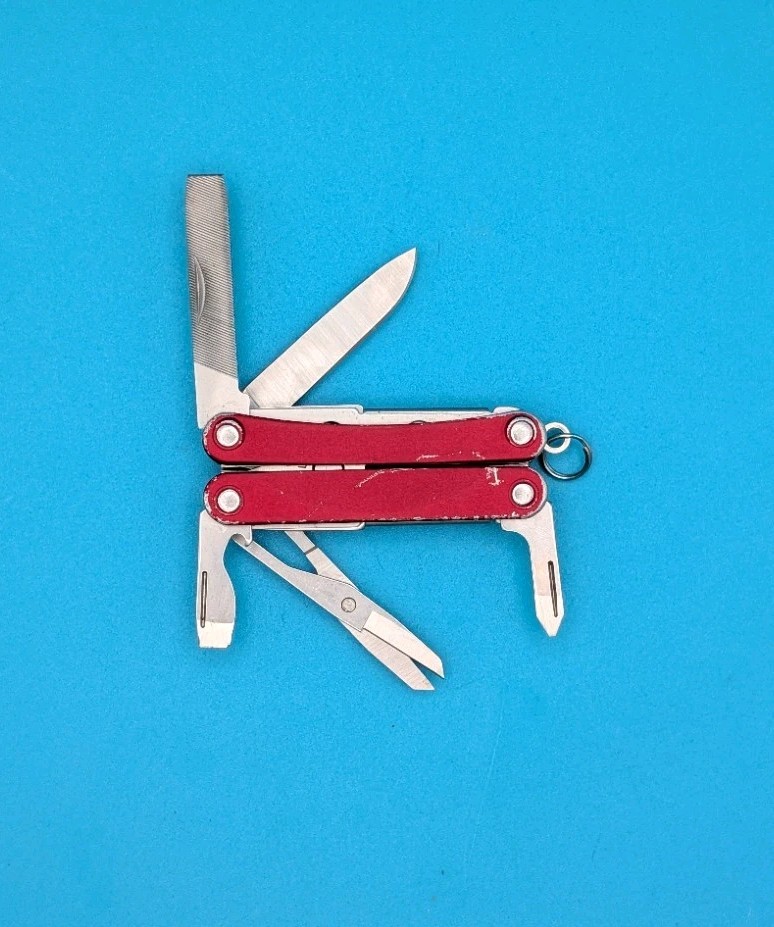 Leatherman SQUIRT PS4 Multi-Tool With Pliers Scissors Knife RED!