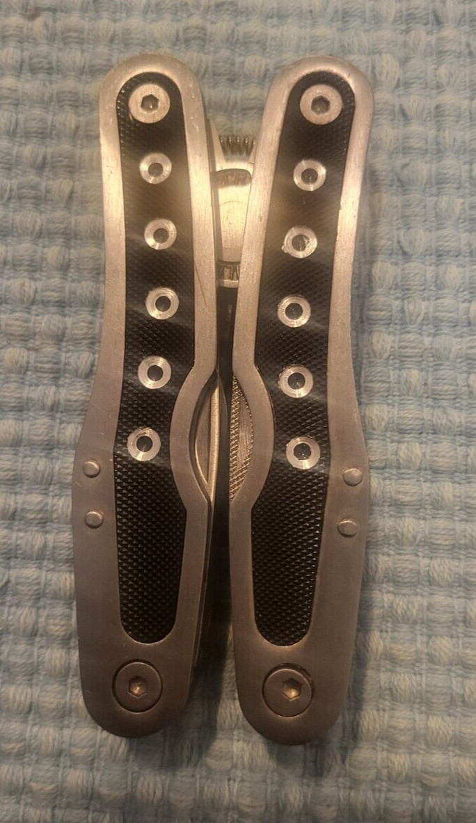 Multi-Tool – 10 Tools in 1, Stainless Steel – Camping, Fishing, Backpacking