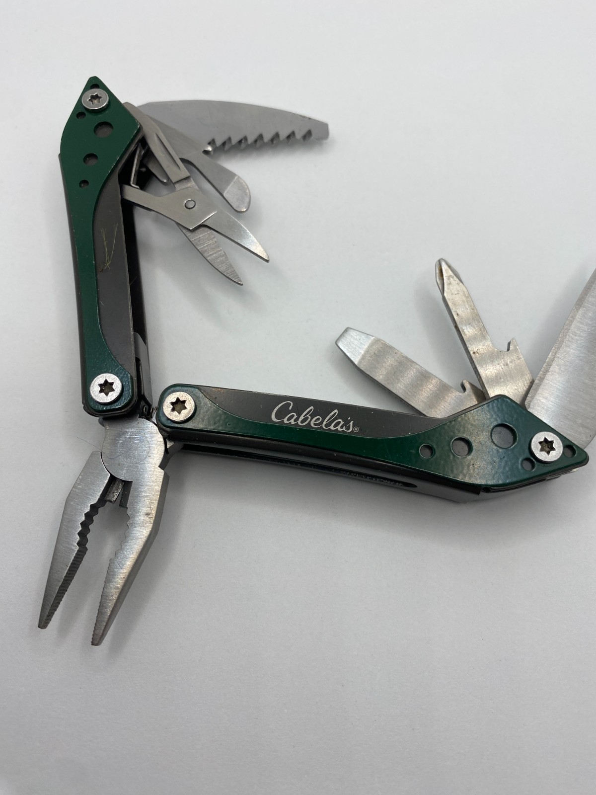 Cabela’s Multitool – Dark Green with Pliers + Scissors – 7 tool multitool