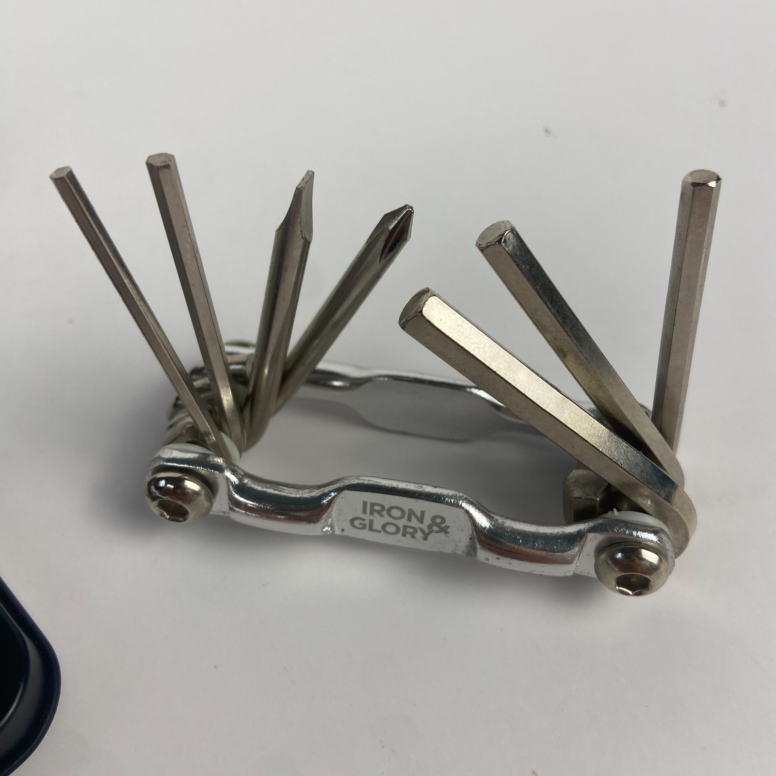 Iron & Glory Ride On Bicycle 7-in-1 Multi-Tool – Silver – With Tin Case – NEW