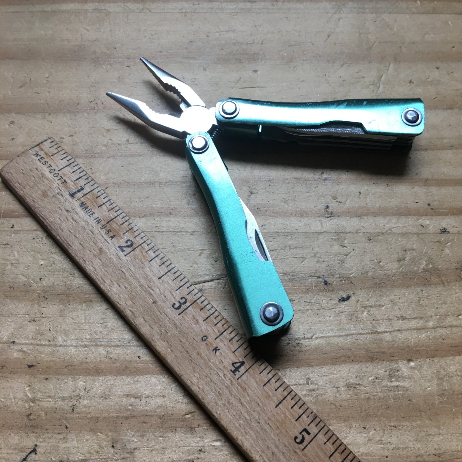 Green Metal Stainless Steel Pocket Foldable 9-in-1 Multi-tools 3″L x 1″W ***New