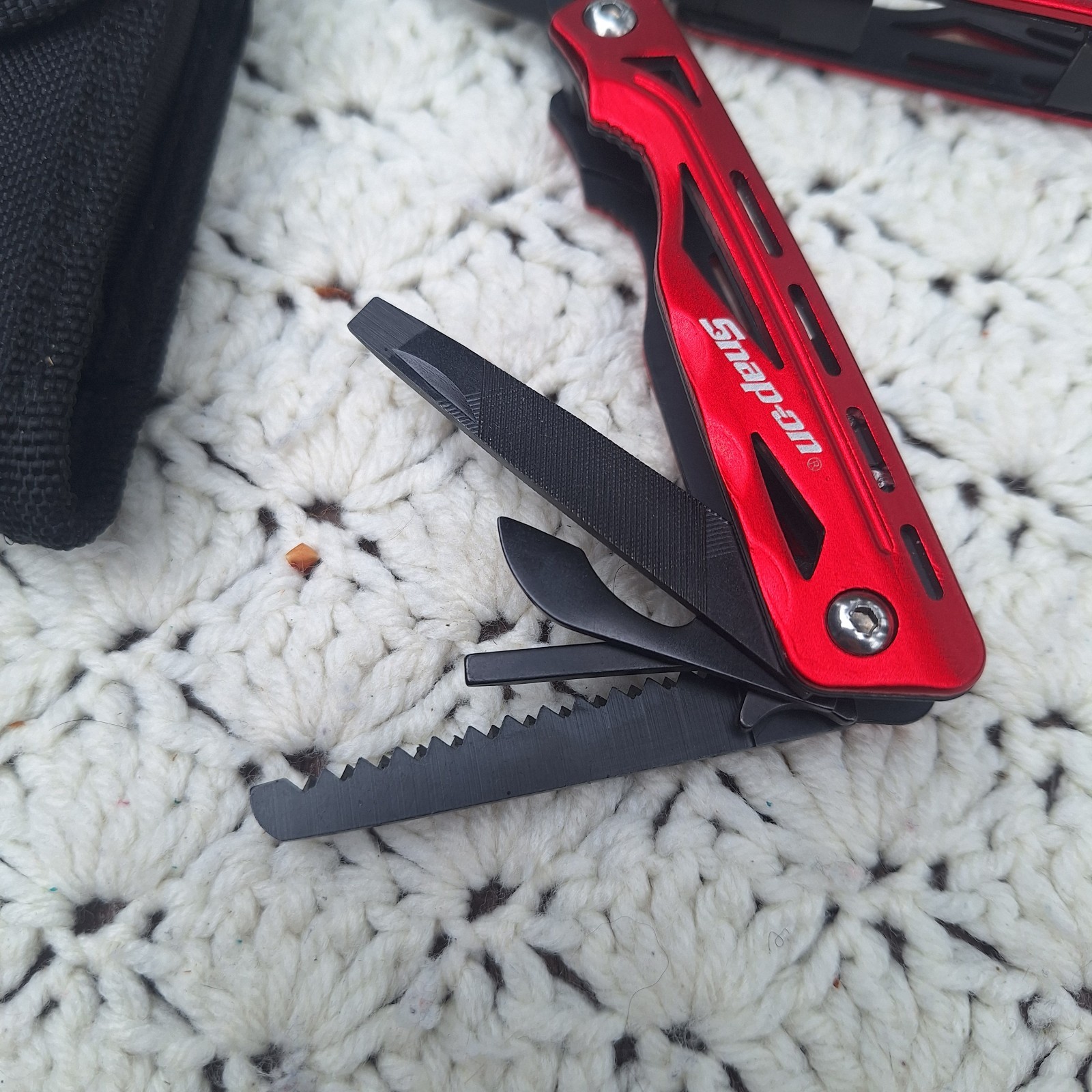Snap On Stainless Steel Red Pocket Multi-Tool 9-in-1 w/ Case Sheath