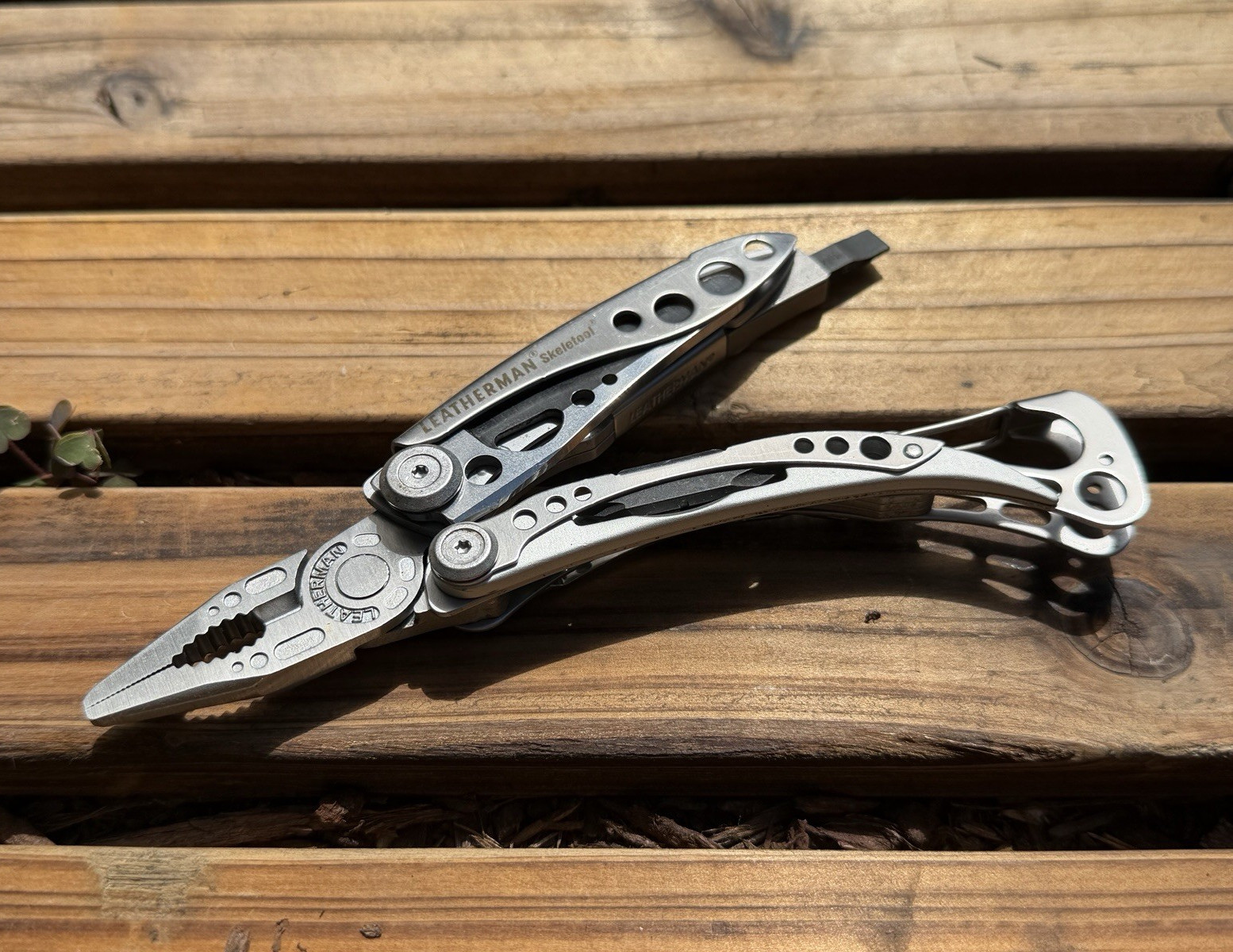 Leatherman Skeletool Multi-Tool Pliers Stainless Steel Knife Silver