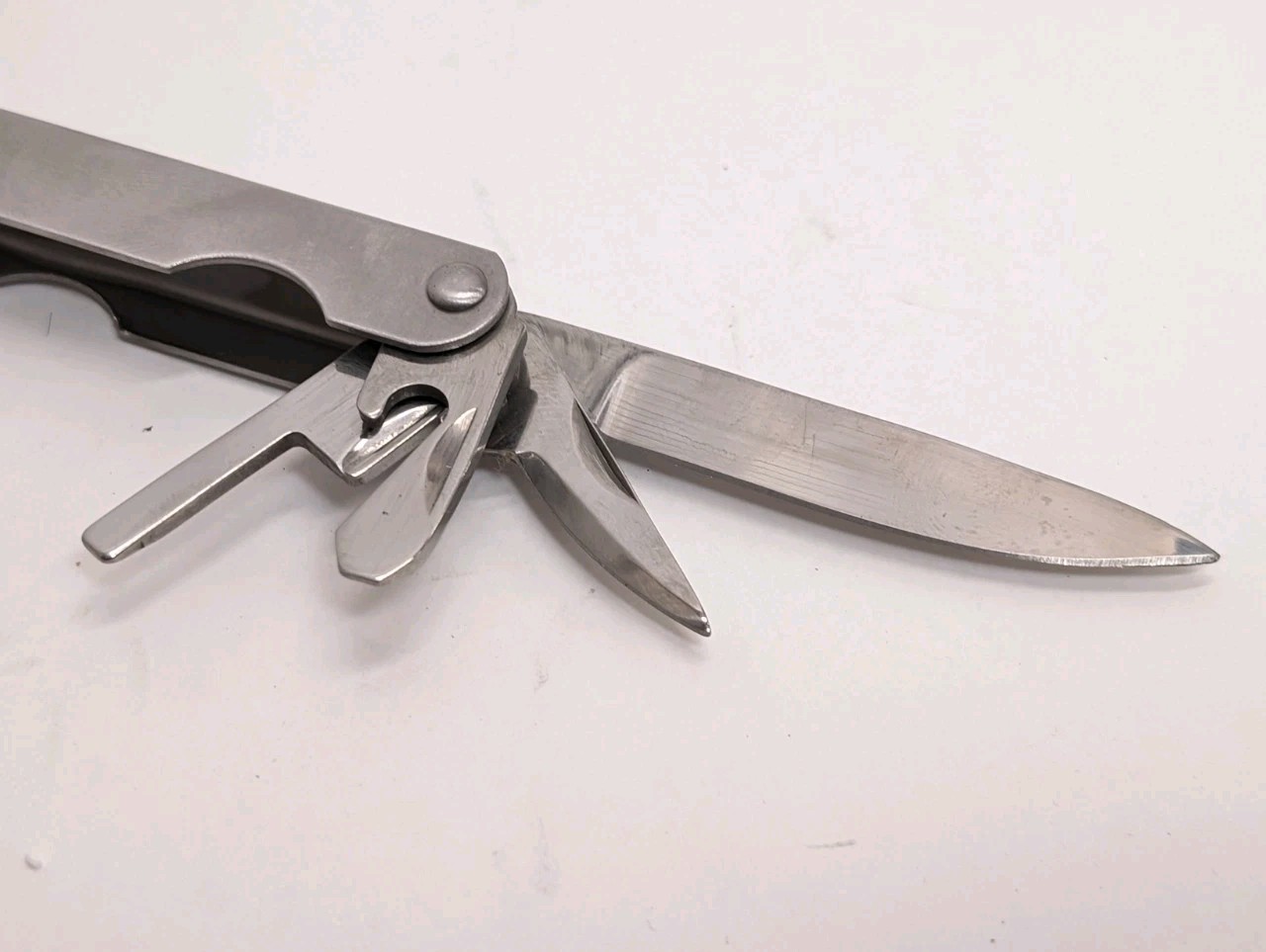 9-in1 Pocket Multi-Tool – Florida Elks Youth Camps – Plus Belt Holder