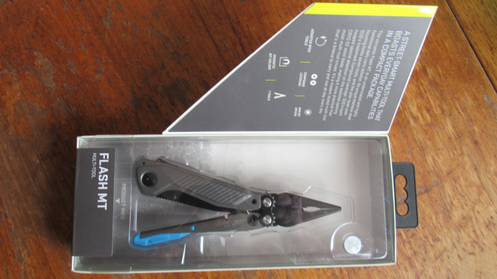 SOG Flash MT 7 tool Multi-Tool CRYO D2 Blade Stainless Steel Handle BLUE CYAN