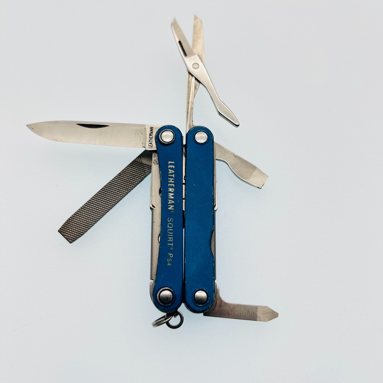 Leatherman Squirt PS4 BLUE – 8-in-1 Keychain Multi-Tool Discontinued (CODE7)
