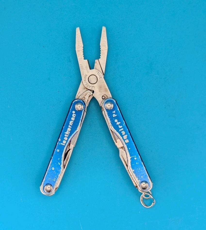 Leatherman Squirt P4 Multi-Tool, Key Ring, Retired, BLUE!