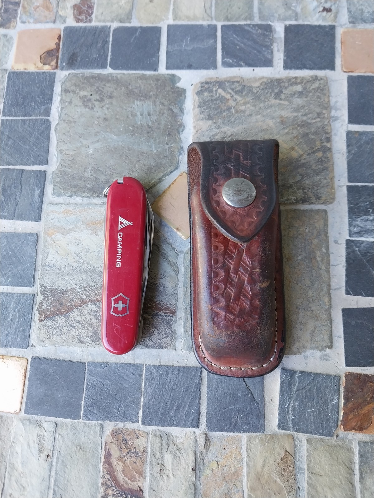 Victorinox Camping Swiss Army Knife Red Multi-Tool w/ Leather Pouch