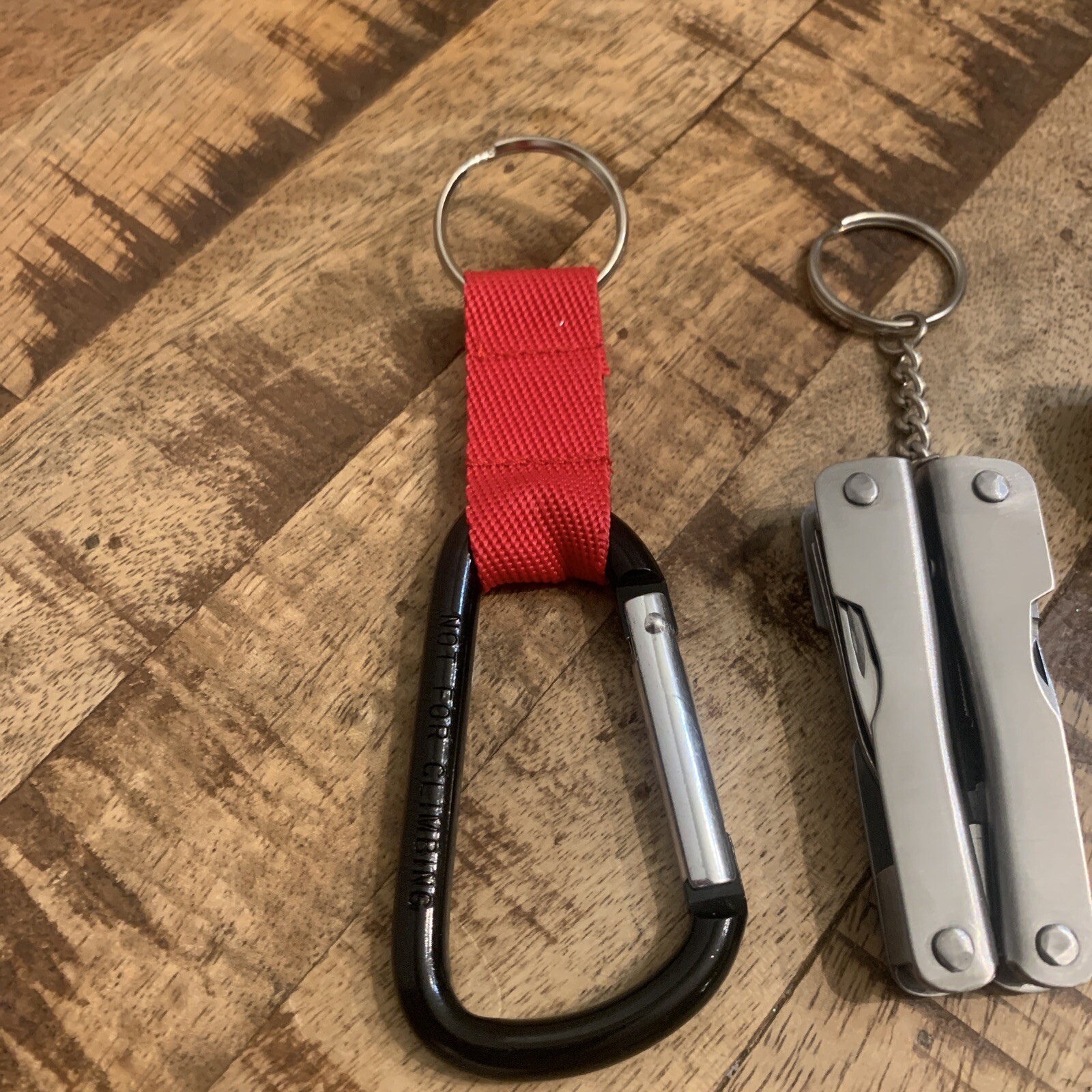 New Carabiner Keychain And Mini Multi Tool W/Sheath ￼