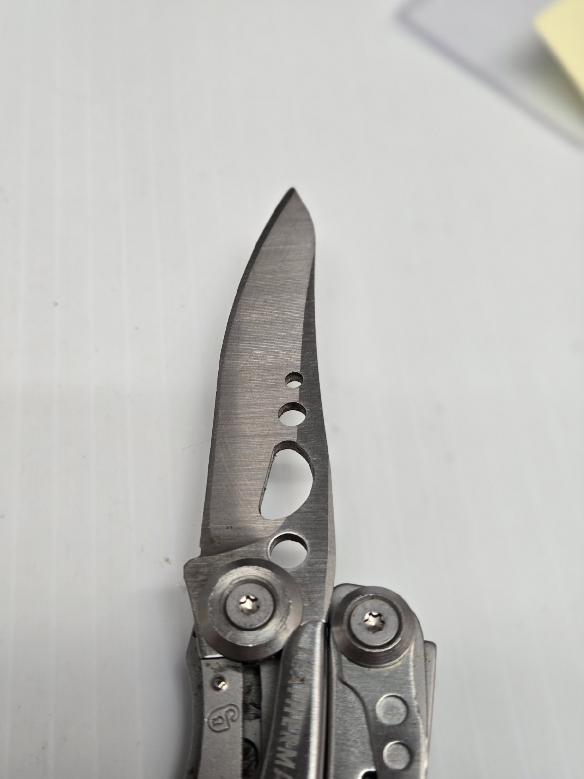 LEATHERMAN Skeletool Multi Tool – Plain Edge Blade Knife Pliers Carabiner!