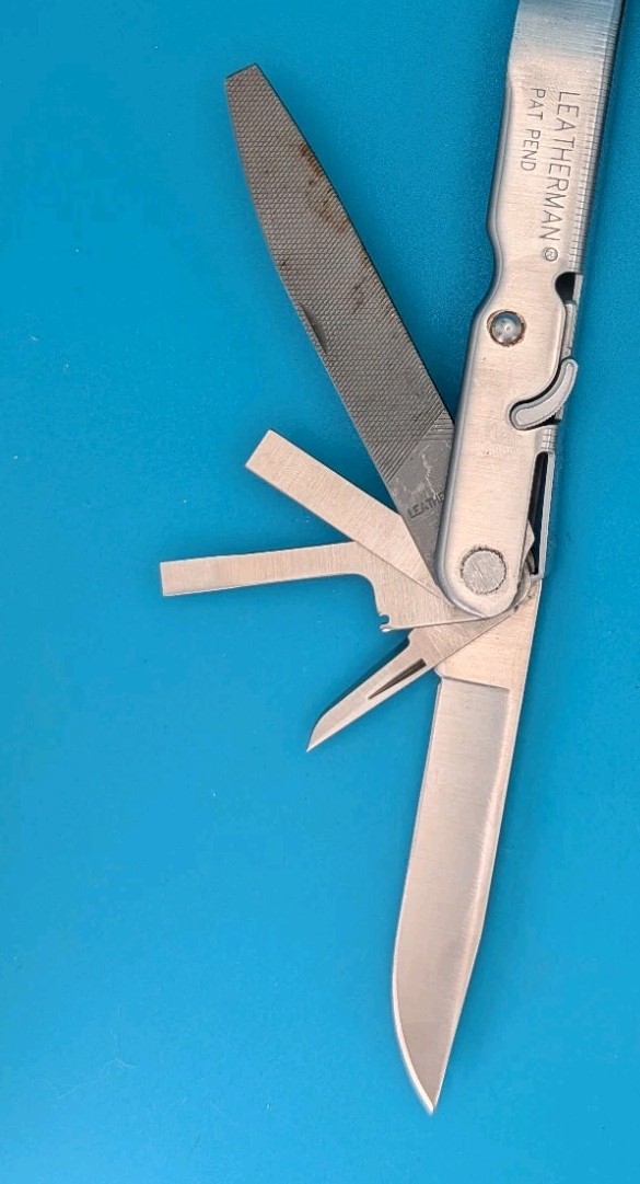 Vintage LEATHERMAN Super TOOL 200 Multi Tool! 02/04 Date Stamp! With Sheath!