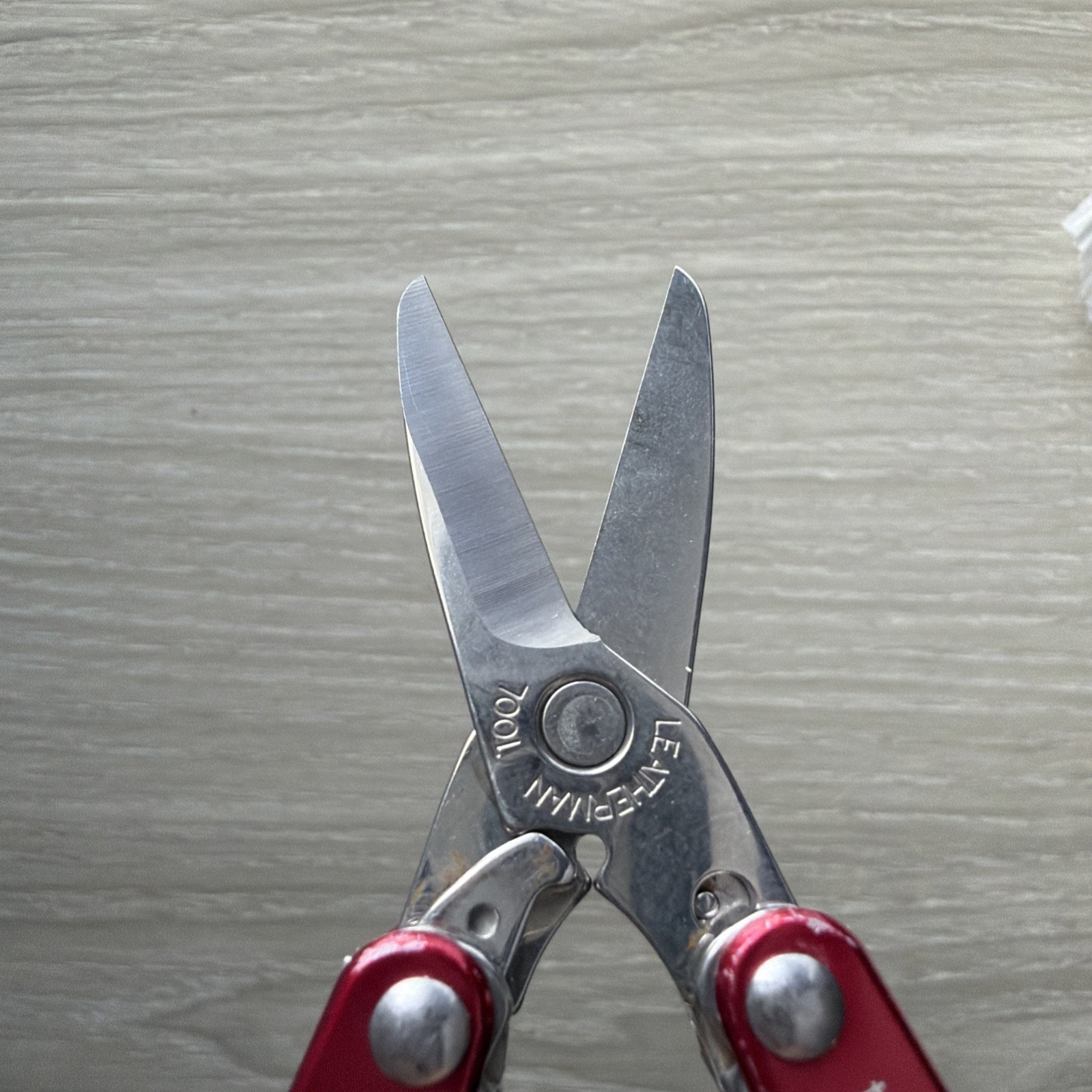 Leatherman Squirt S4 MultiTool Scissors Knife File Drivers Tweezers Red Metallic