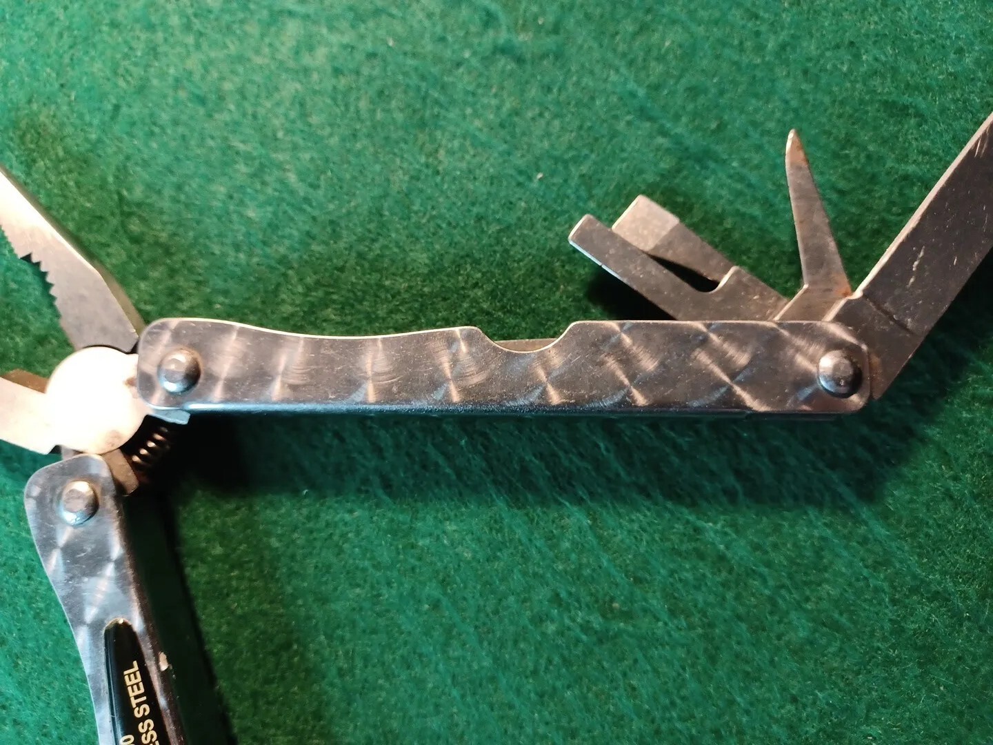 Sheffield no: 12000, 12 In 1 Multi tool