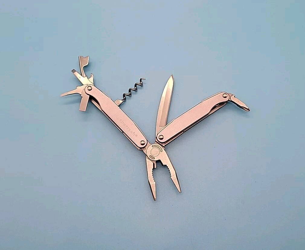 Leatherman Juice C2 Multitool – Dated 0909 – Gray – Knife, Pliers *Retired*