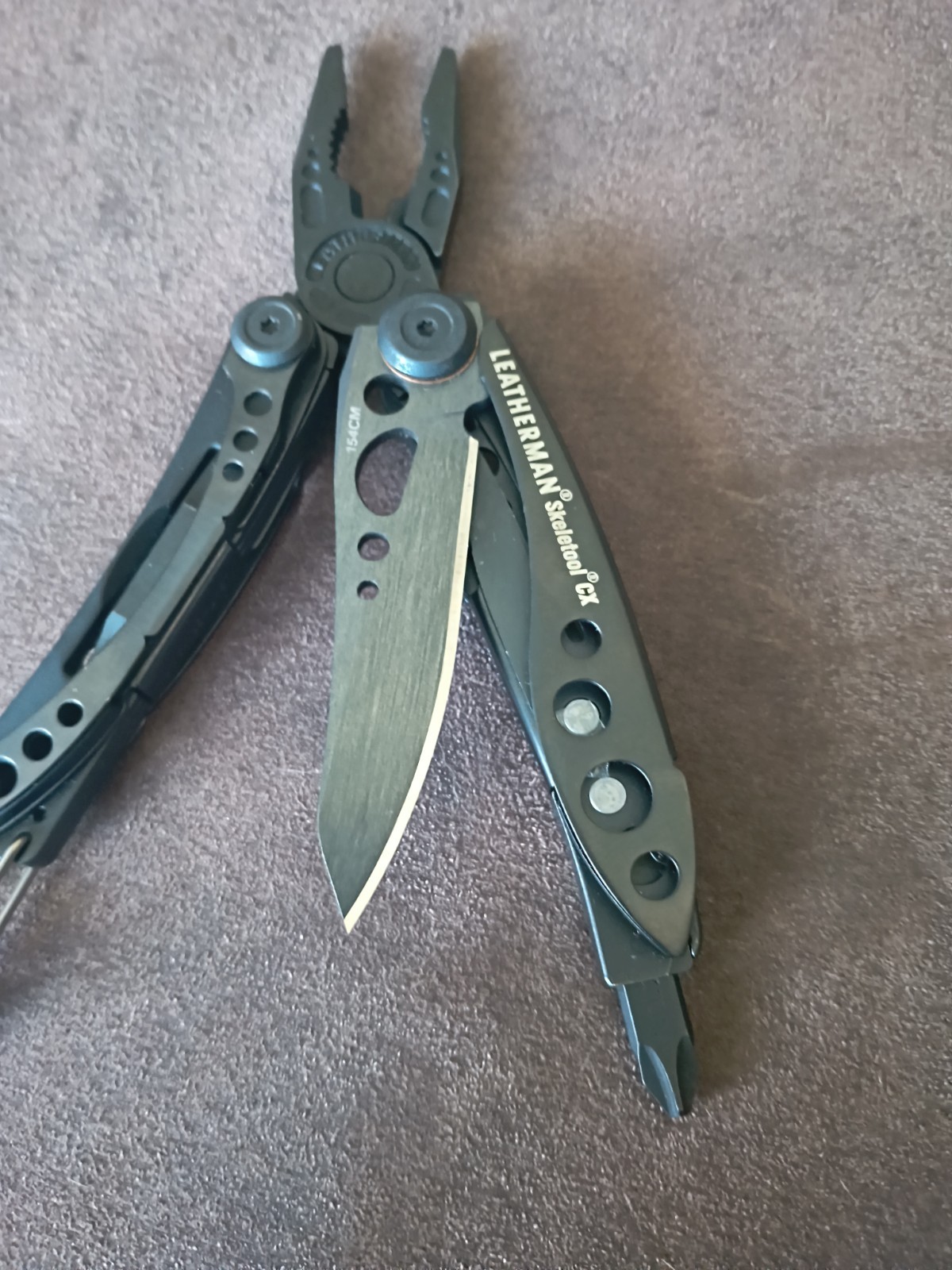 LEATHERMAN, Skeletool CX, 7-in-1 Lightweight, Minimalist Multi-Tool, Onyx Black