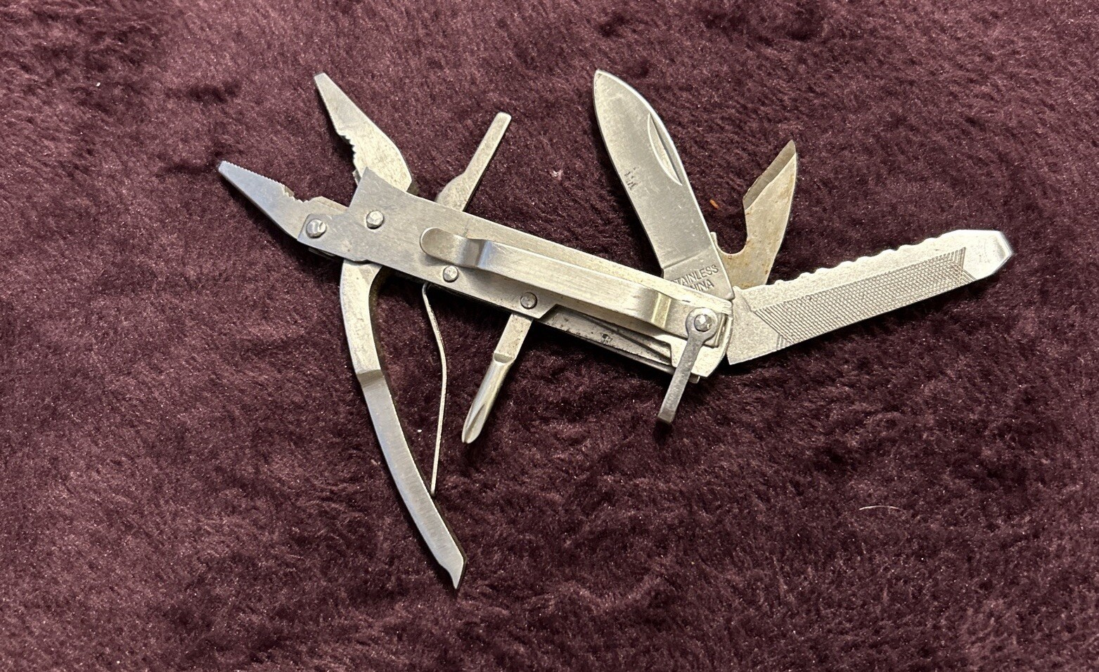 Stainless Multi-Tool Pliers Knife Tool.