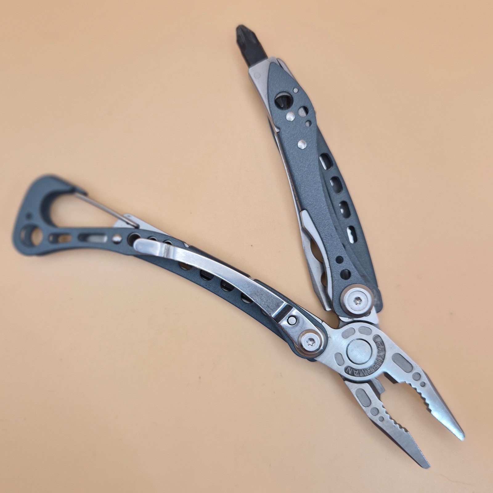 Leatherman SKELETOOL Multi-tool Denim Blue – Good Condition (003)