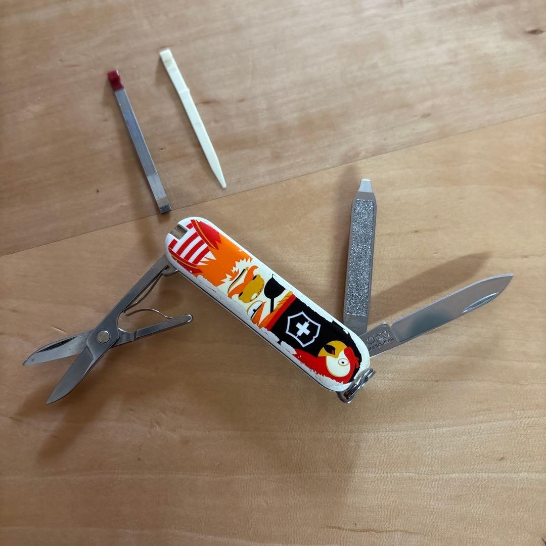 Rare Victorinox Pirate Design Swiss Army Knife Classic Treasure