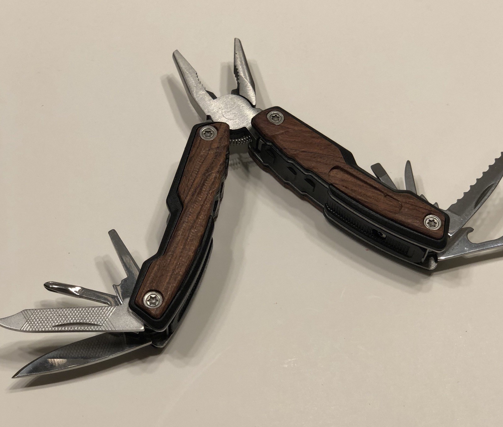 10 In 1 Multi Pliers SunTools Professional Multi Pliers ( Gift Box )