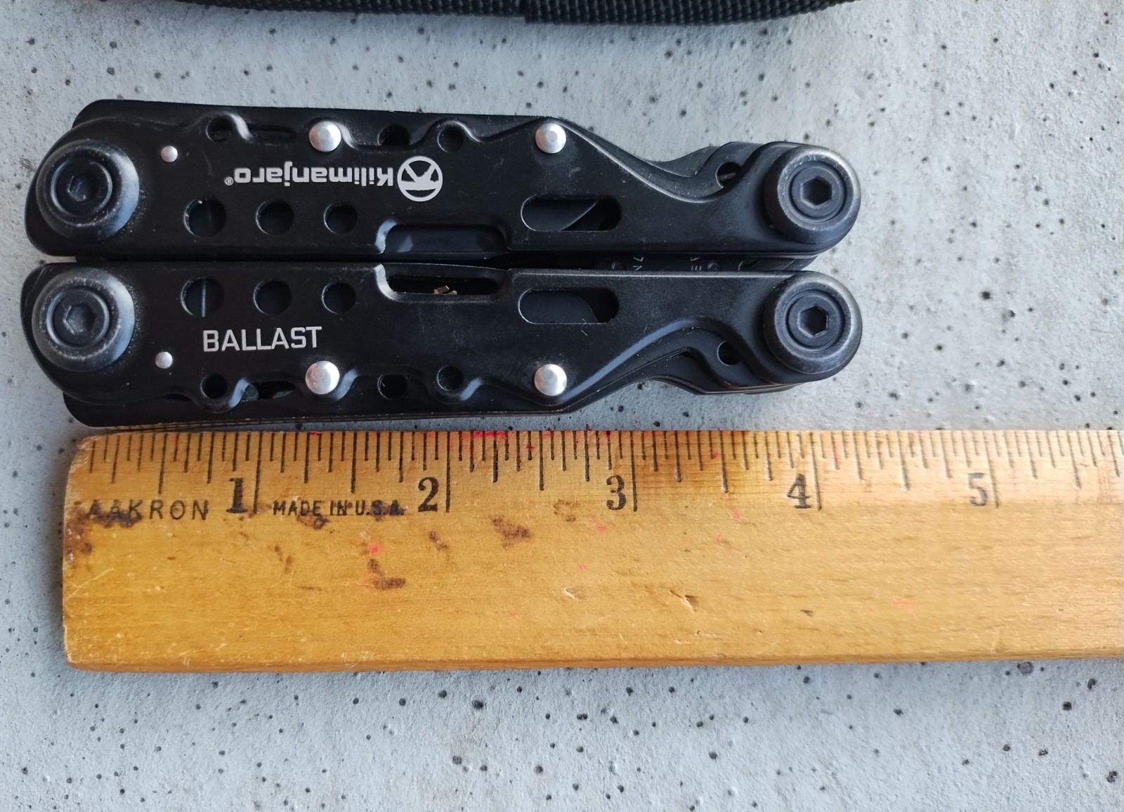 KILIMANJARO BALLAST 13-IN-1 MULTI-TOOL WITH NYLON POUCH 910053, EXCELLENT!