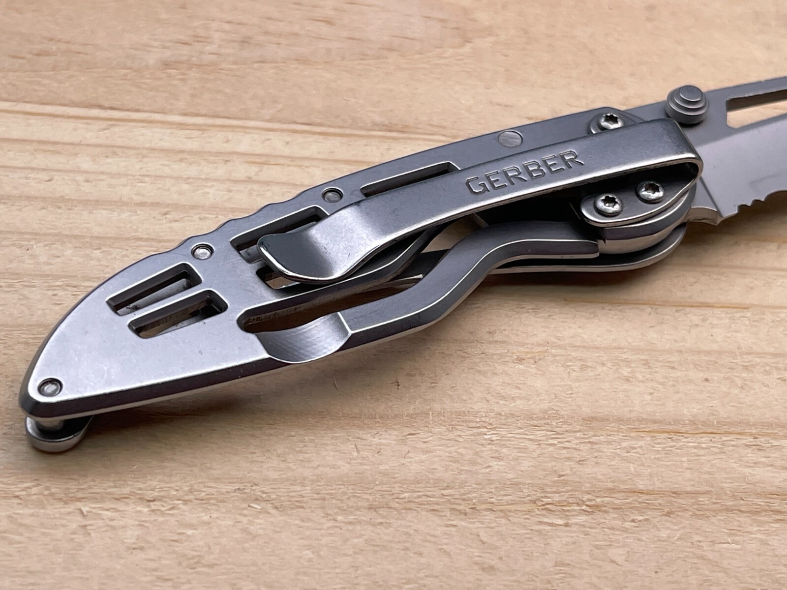 Gerber Ripstop I Folding Pocket Knife – Frame Lock, Combo Serrated Blade