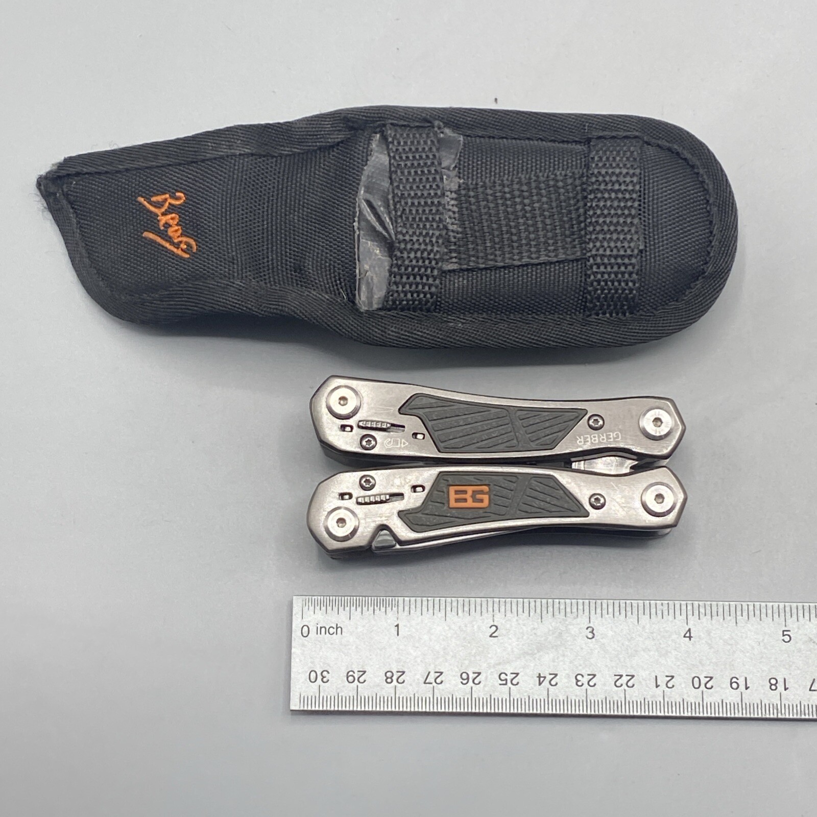 Gerber Bear Grylls Ultimate Multi tool with Sheath – Gray