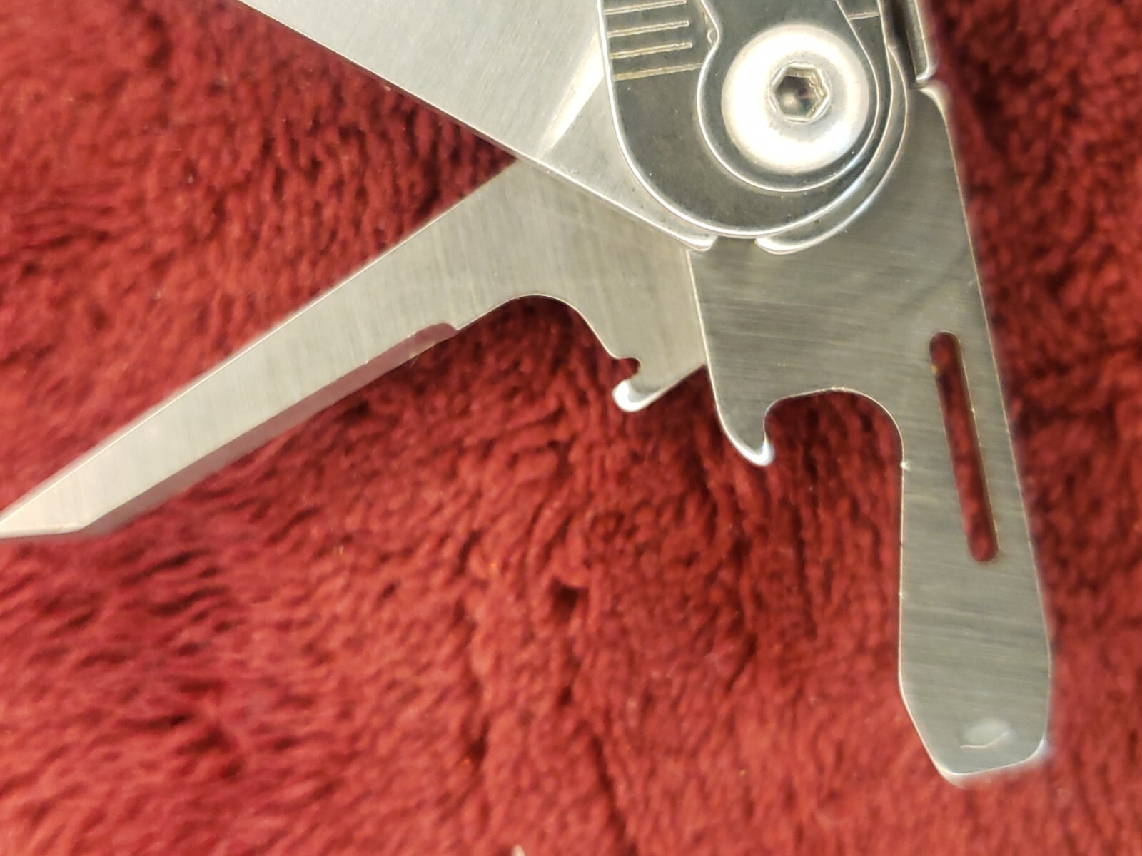 SOG PowerPlier PowerLock Multi tool Stainless read