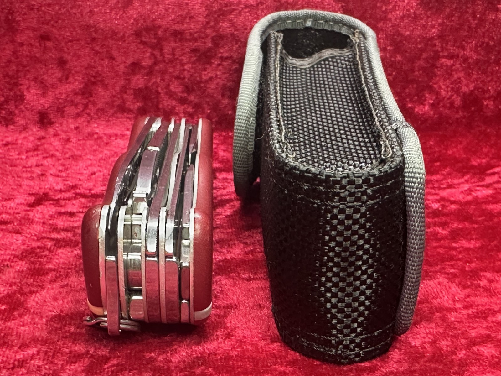 Victorinox Tradesman Red Large Swiss Army Knife 111mm 12 Tool w/Sheath (622)