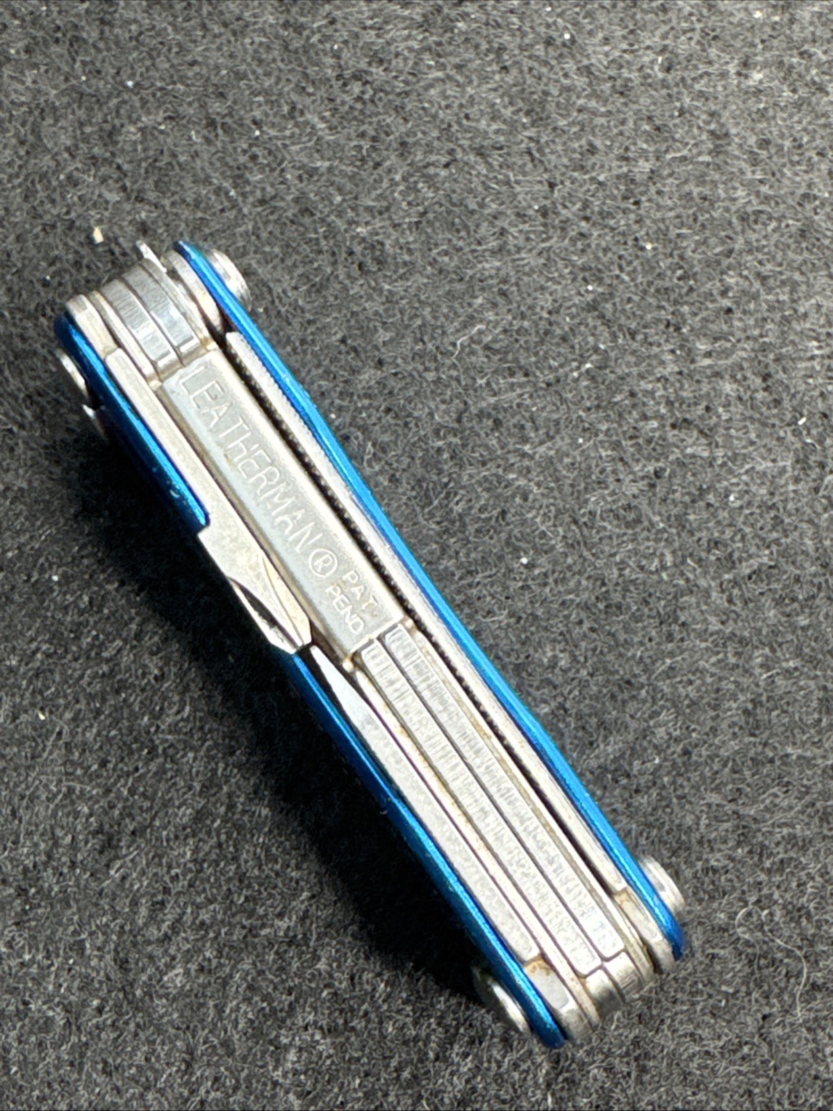 Leatherman Squirt E4 Multi-Tool w/Wire Strippers Blue