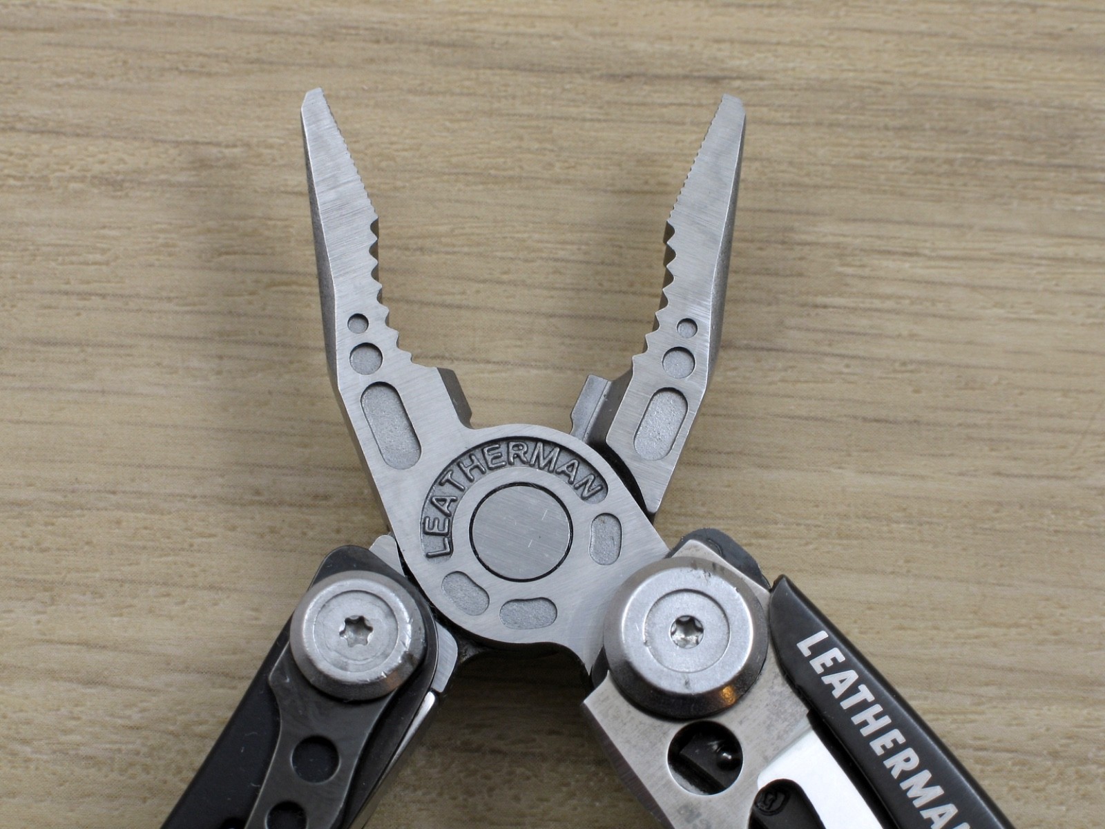 Leatherman Skeletool CX Multi-Tool 154CM Plain Edge Knife, Black, USA – VG