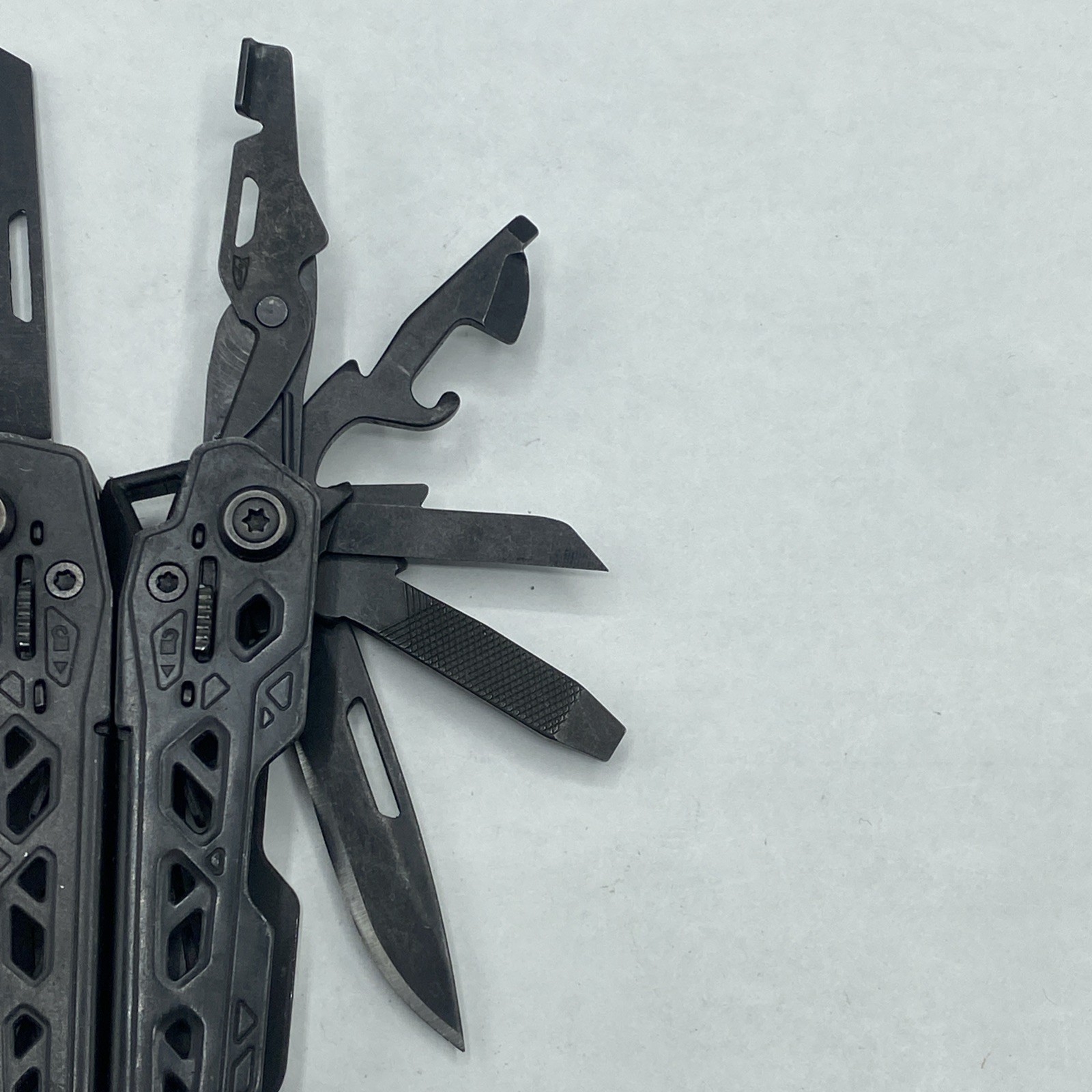 Gerber Truss Multi Tool with Sheath – Black