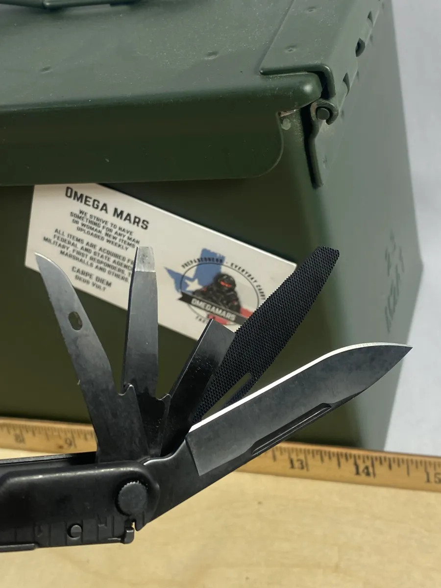 Leatherman Rebar #R13. Looks/feel brand new. (MSRP $99.95 NEW)
