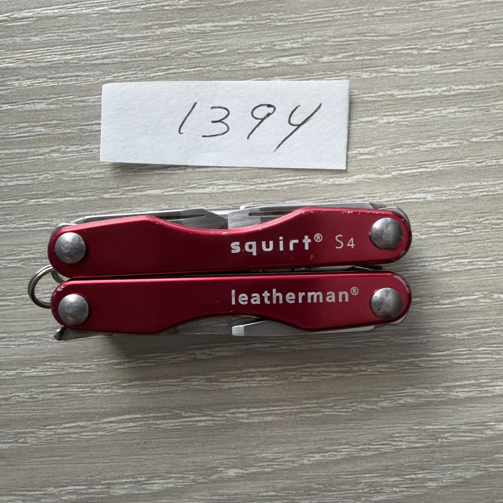 Leatherman Squirt S4 MultiTool Scissors Knife File Drivers Tweezers Red Metallic