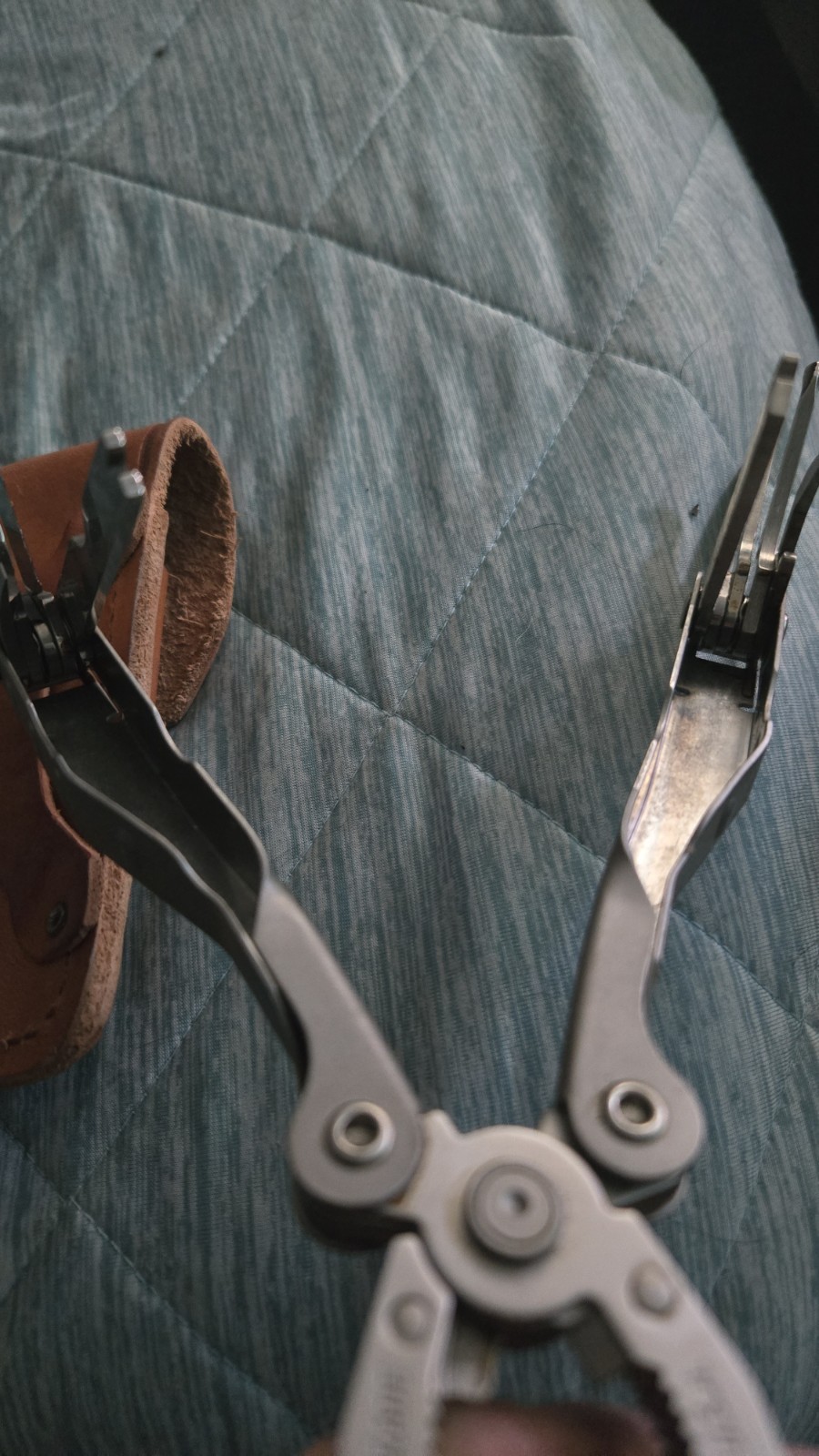 VINTAGE SCHRADE ST1 MULTI TOOL WITH LEATHER SHEATH EXCELLENT CONDITION.